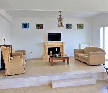 Kymi-Aliveri House | 180 m² House ∙ 3 bedrooms ∙ 7 guests