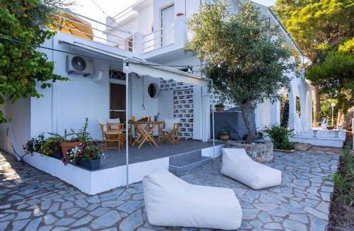 Paralia Vergas House | 180 m² House ∙ 3 bedrooms ∙ 5 guests