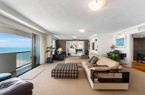 Main Beach Apartment | 1800 m² Serviced apartment ∙ 4 bedrooms ∙ 127 guests
