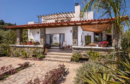 Pemonia Villa | 187 m² Villa ∙ 3 bedrooms ∙ 6 guests