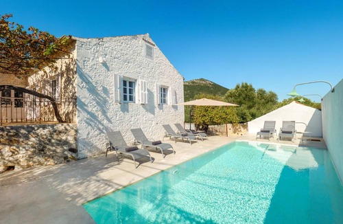 Stavros Villa | 190 m² Villa ∙ 5 bedrooms ∙ 8 guests