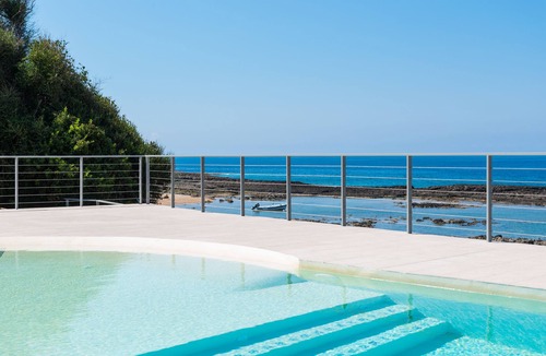 Gargaliani House | 2 bdrm villa with parking and great sea views. Located in a quiet neighbourhood
