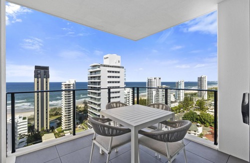 Broadbeach Apartment | 2 Bedroom Apartment with Ocean Views at Opus