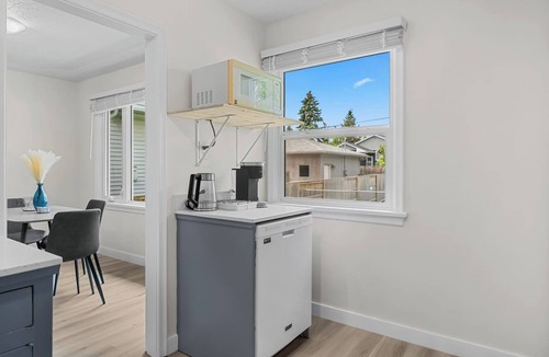 Banff Trail House | 2 Bedroom + Pull out Sofa | Min to UofC