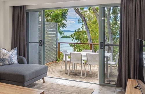 Cannonvale Apartment | 2 Bedroom Sunset Waters 17 by Hamilton Island Private Apartments n