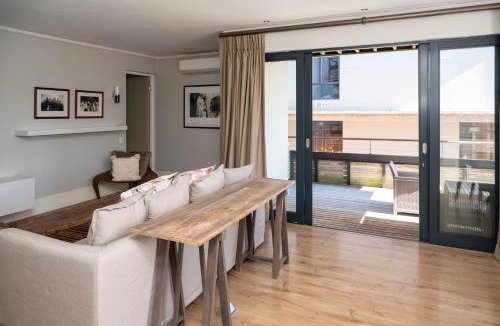 Knysna Central Apartment | 2 BR Apartment 113 The Gallery at the Rex Hotel