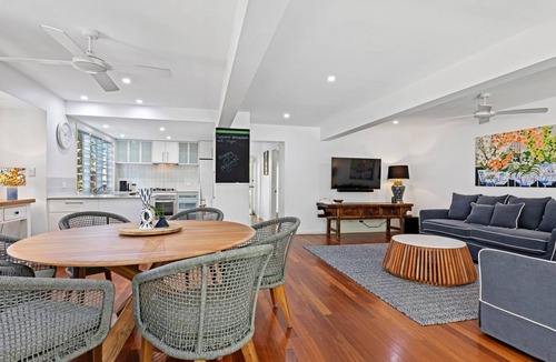 Sunshine Beach House | 2 Ocean Whisper 16 Solway Drive - Dog Friendly Tropical Oasis