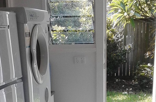 Tugun House | 2 Story Beach House - 50m to Beach & Cafes - Pet Friendly