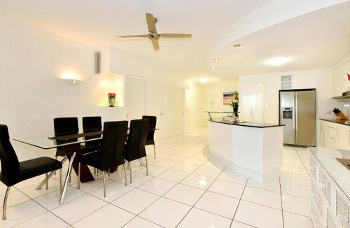 Trinity Beach Apartment | 200 m² Apartment ∙ 3 bedrooms ∙ 127 guests