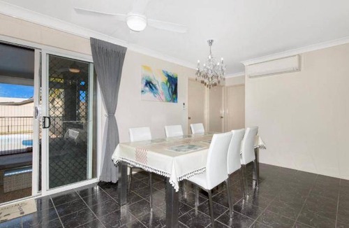 Mount Louisa House | 200 m² House ∙ 3 bedrooms ∙ 7 guests