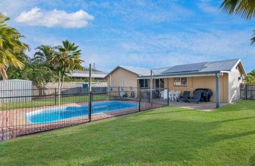 Mount Louisa House | 200 m² House ∙ 3 bedrooms ∙ 7 guests