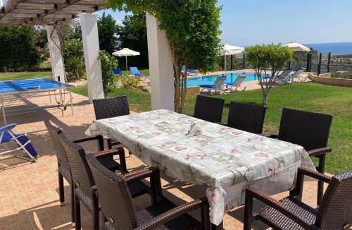 Kalathos House | 200 m² House ∙ 4 bedrooms ∙ 8 guests