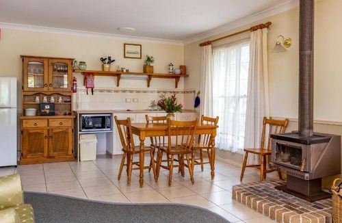 Stanthorpe Cabin | 200 m² Lodge ∙ 3 bedrooms ∙ 10 guests