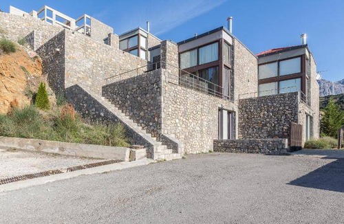 Arachova Villa | 200 m² Villa ∙ 3 bedrooms ∙ 6 guests