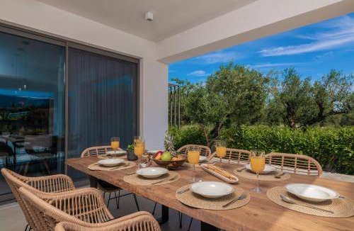 Neromilos Villa | 200 m² Villa ∙ 4 bedrooms ∙ 8 guests