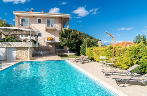 Molos-Agios Konstantinos House | 220 m² House ∙ 7 bedrooms ∙ 14 guests