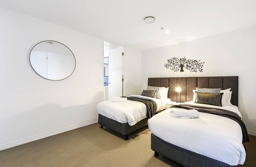 Broadbeach Apartment | 22001 Oracle in Broadbeach
