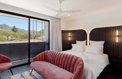 Nelly Bay House | 240 m² House ∙ 5 bedrooms ∙ 13 guests