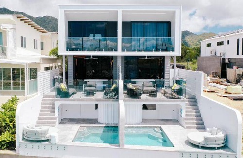 Nelly Bay House | 240 m² House ∙ 5 bedrooms ∙ 13 guests