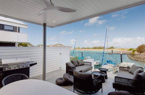 Nelly Bay House | 240 m² House ∙ 5 bedrooms ∙ 13 guests