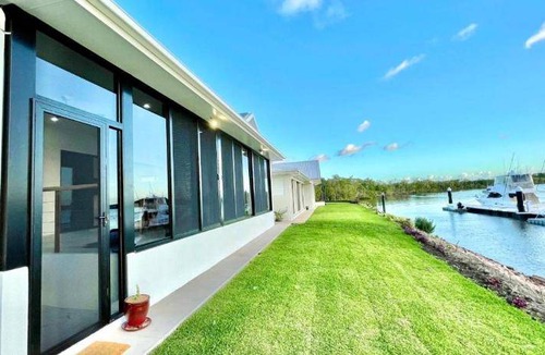 Lucinda Resort | 250 m² Resort ∙ 3 bedrooms ∙ 20 guests