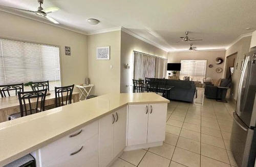 Lucinda Resort | 250 m² Resort ∙ 3 bedrooms ∙ 20 guests