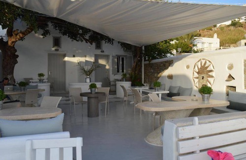 Agios Stefanos Apartment | 250 m² Serviced apartment ∙ 3 bedrooms ∙ 20 guests