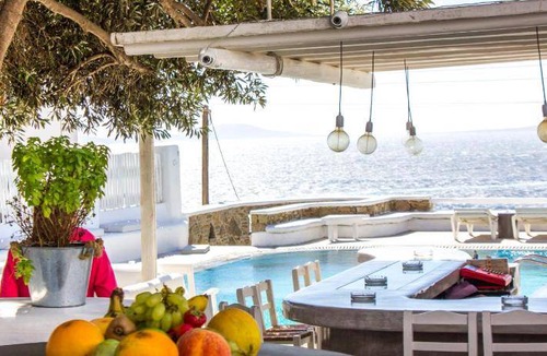 Agios Stefanos Apartment | 250 m² Serviced apartment ∙ 3 bedrooms ∙ 20 guests