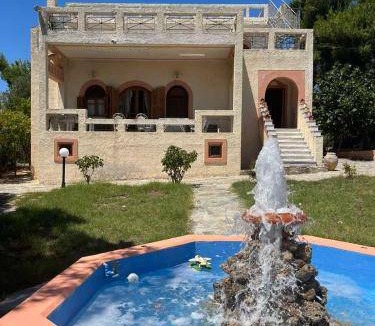 Chalcis Villa | 250 m² Villa ∙ 5 bedrooms ∙ 14 guests