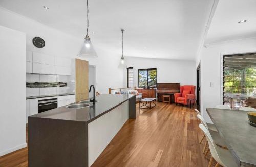 Peregian Beach House | 252 David Low Way