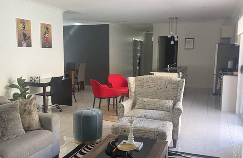 North Lakes House | 257 m² House ∙ 3 bedrooms ∙ 8 guests