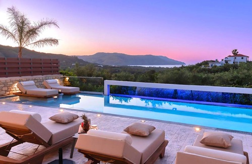 Filaki House | 260 m² House ∙ 7 bedrooms ∙ 18 guests