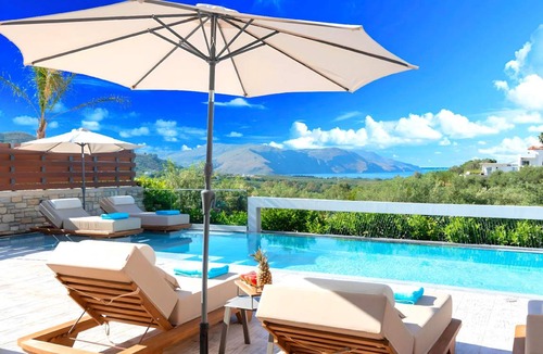 Filaki House | 260 m² House ∙ 7 bedrooms ∙ 18 guests