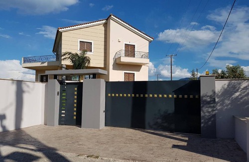 Aigialeia House | 270 m² House ∙ 4 bedrooms ∙ 8 guests