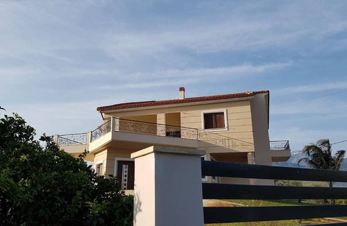 Aigialeia House | 270 m² House ∙ 4 bedrooms ∙ 8 guests