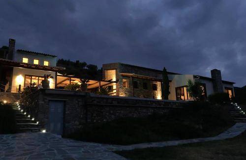 Kymi-Aliveri Villa | 290 m² Villa ∙ 4 bedrooms ∙ 10 guests