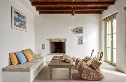 Serifos Villa | 290 m² Villa ∙ 6 bedrooms ∙ 11 guests