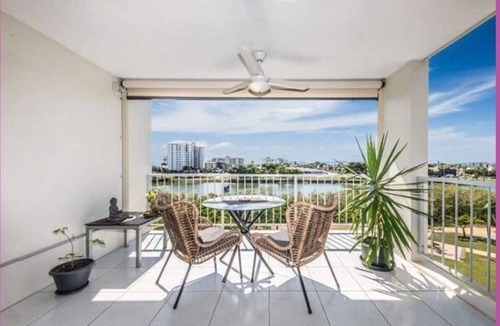 Townsville Apartment | 2bdr Stadium views - modern riverside apt