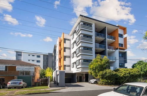 Macgregor Apartment | 2BR Apartment w/Balcony Easy Access to Everywhere