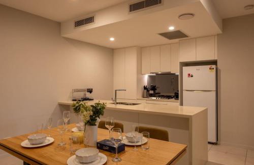 Macgregor Apartment | 2BR Apartment with Balcony Easy Access All Hotspot