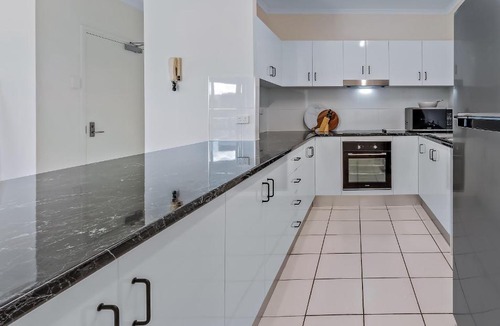Airlie Beach Apartment | 2BR Apartment with Stunning Ocean Views