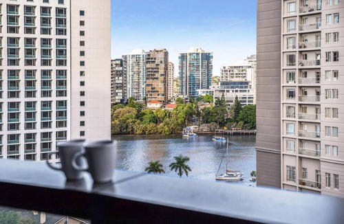 Brisbane Central Business District Apartment | 2BR Luxury Skytower ????CBD ????Pool ????Gym ????Netflix