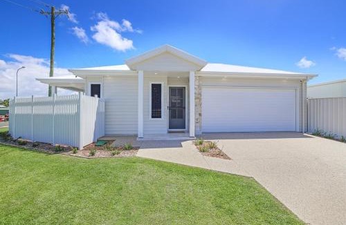 Bargara House | 2min walk to Esplanade - Perfect Bargara Escape