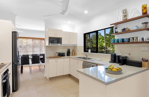 Clifton Beach House | 3-Bed Family Home with Pool & BBQ by the Beach