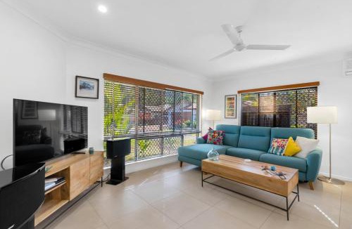 Clifton Beach House | 3-Bed Family Home with Pool & BBQ by the Beach