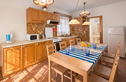 Kalavarda Apartment | 3-Bedroom Apartment with Private Pool, Sea View, Wi-Fi and Air Conditioning