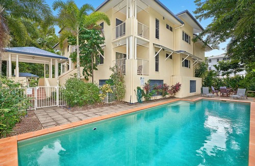 Clifton Beach Apartment | 3 Bedroom Beachfront Apartment at Clifton Beach