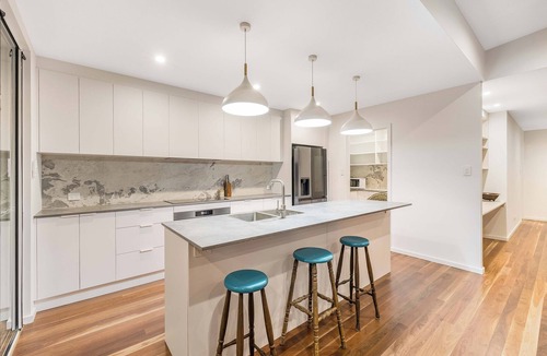 Moffat Beach House | 3 Minute Walk: cafes, brewery, park, beach, pool, a/c, Moffat Beach House