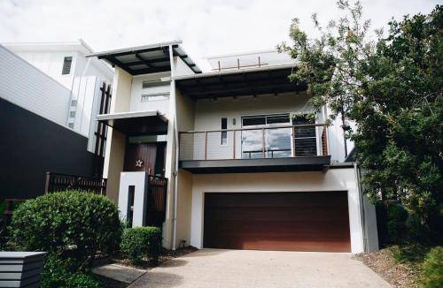 Twin Waters House | 300 m² House ∙ 4 bedrooms ∙ 9 guests