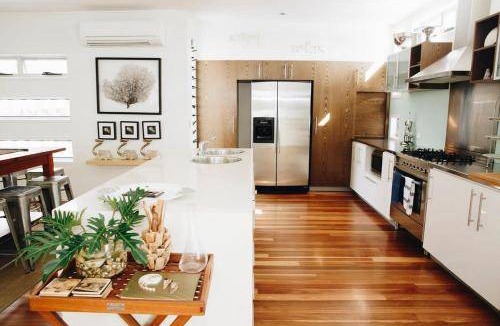 Twin Waters House | 300 m² House ∙ 4 bedrooms ∙ 9 guests